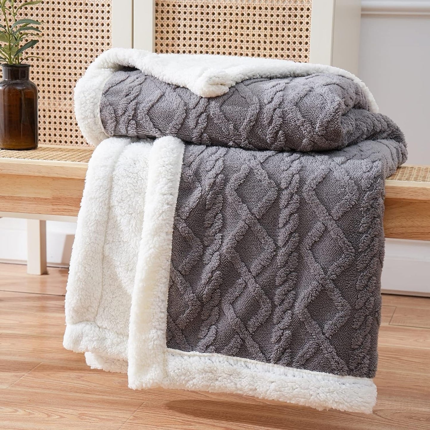 LuxeCloud™ Blanket — Your Ultimate Year-Round Hug of Heavenly Softness and Calm