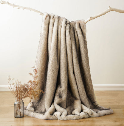 VioraLux — Soft Plush Throw Blanket with Lightweight Warmth