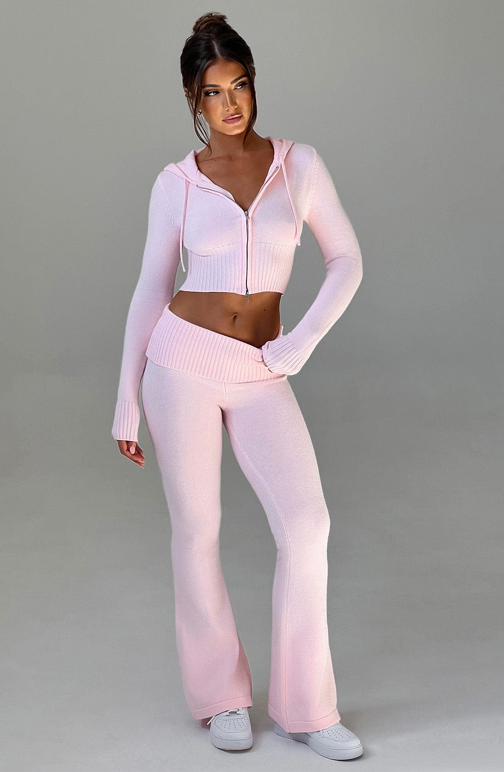 LuxoraEase™ — Wrap Yourself in Cloud-Like Comfort and Own Every Moment