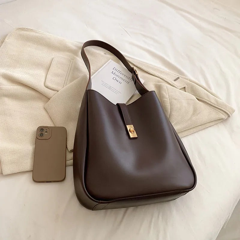 VantaLuxe™ Shoulder Bag — Own Every Room with Effortless Power and Timeless Sophistication