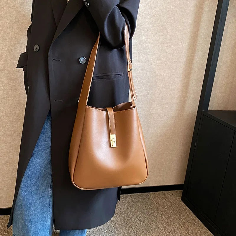 VantaLuxe™ Shoulder Bag — Own Every Room with Effortless Power and Timeless Sophistication