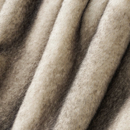 VioraLux — Soft Plush Throw Blanket with Lightweight Warmth