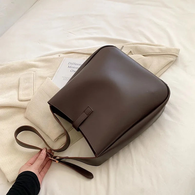 VantaLuxe™ Shoulder Bag — Own Every Room with Effortless Power and Timeless Sophistication