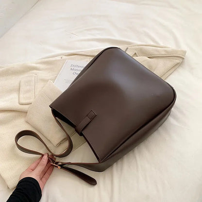 VantaLuxe™ Shoulder Bag — Own Every Room with Effortless Power and Timeless Sophistication