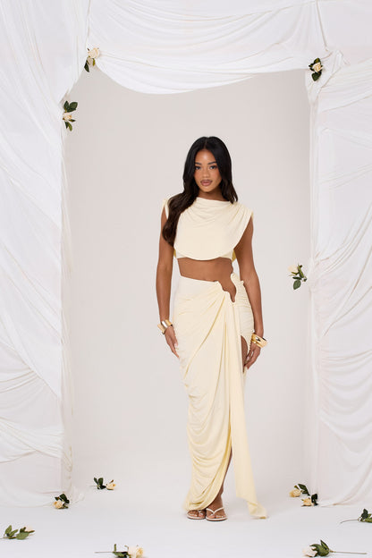 VeloraCharm™ — Sculpt Your Waist Into an Irresistible Power Symbol