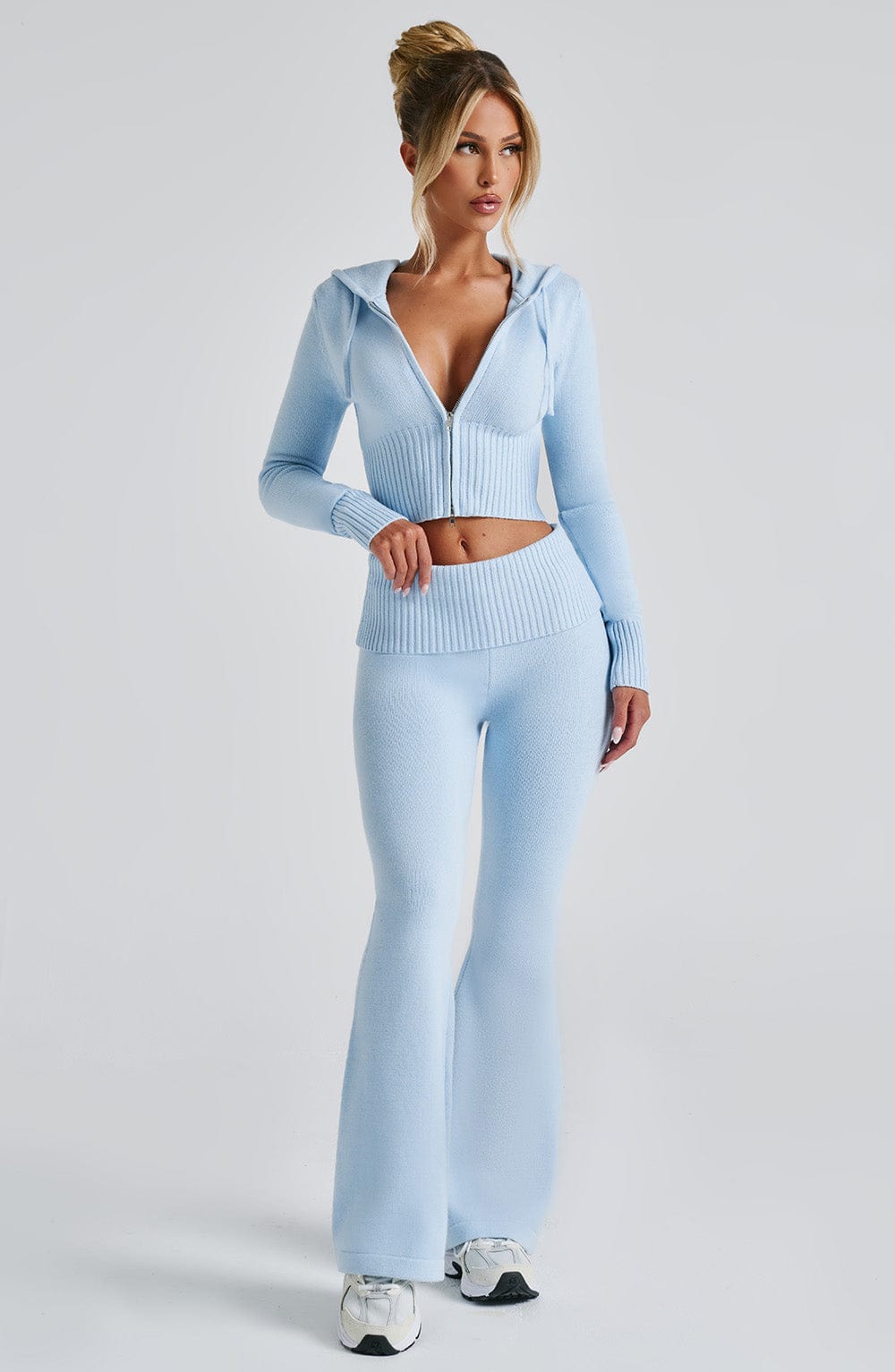 LuxoraEase™ — Wrap Yourself in Cloud-Like Comfort and Own Every Moment