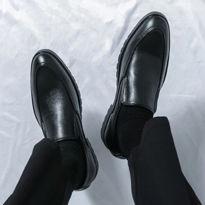 The Astor Slip-On™ — Crush Fatigue and Own Every Moment in Unmatched Comfort and Style