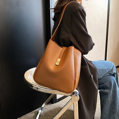 VantaLuxe™ Shoulder Bag — Own Every Room with Effortless Power and Timeless Sophistication