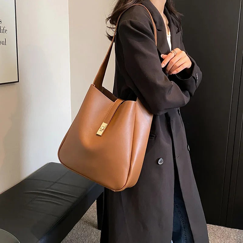 VantaLuxe™ Shoulder Bag — Own Every Room with Effortless Power and Timeless Sophistication