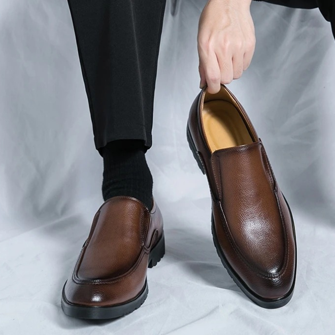 The Astor Slip-On™ — Crush Fatigue and Own Every Moment in Unmatched Comfort and Style