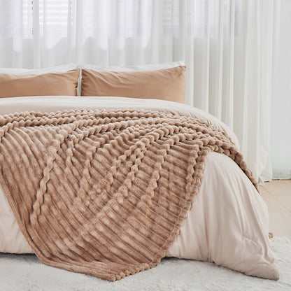 Calora — Lightweight Soft Microfiber Fleece Blanket for Everyday Comfort