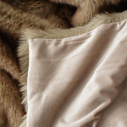 VioraLux — Soft Plush Throw Blanket with Lightweight Warmth