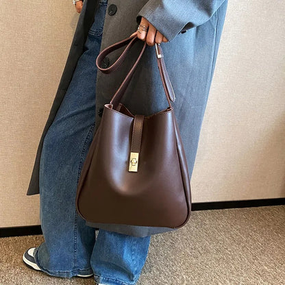 VantaLuxe™ Shoulder Bag — Own Every Room with Effortless Power and Timeless Sophistication