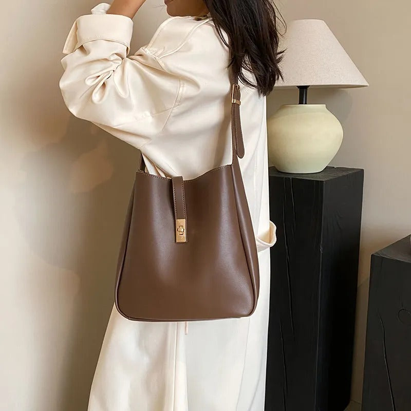 VantaLuxe™ Shoulder Bag — Own Every Room with Effortless Power and Timeless Sophistication