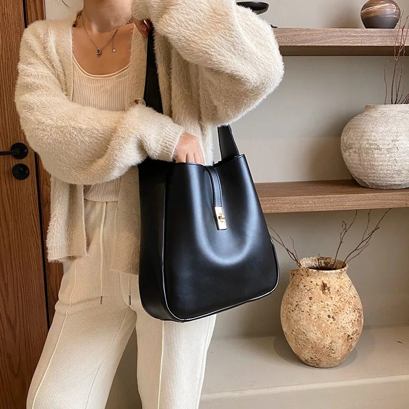 VantaLuxe™ Shoulder Bag — Own Every Room with Effortless Power and Timeless Sophistication
