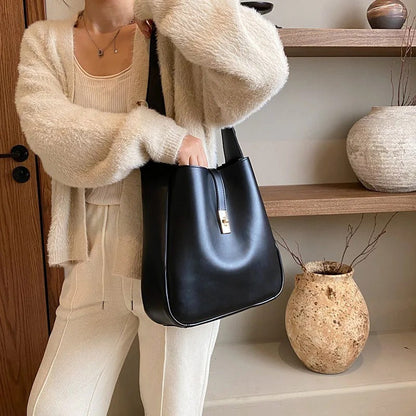 VantaLuxe™ Shoulder Bag — Own Every Room with Effortless Power and Timeless Sophistication