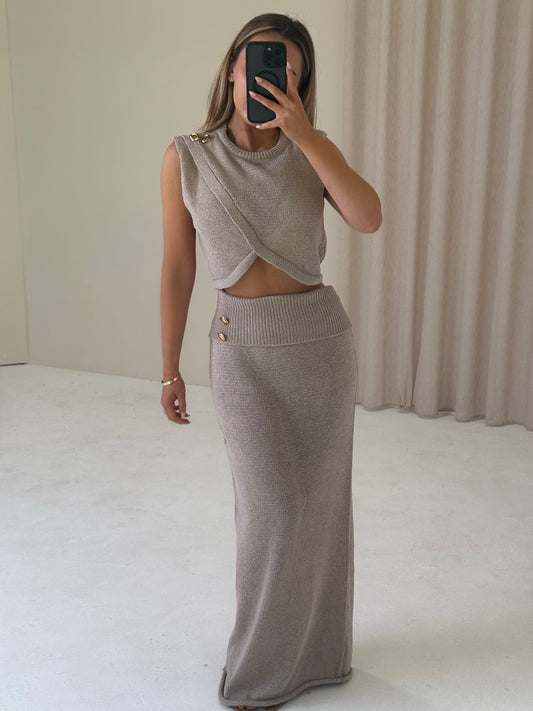 LuxeFleur™ — Command Every Room with Effortless Elegance and All-Day Comfort