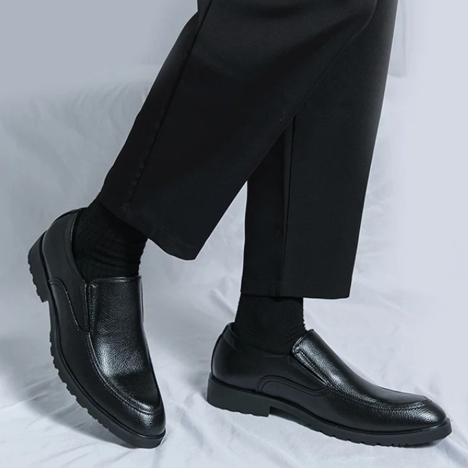 The Astor Slip-On™ — Crush Fatigue and Own Every Moment in Unmatched Comfort and Style