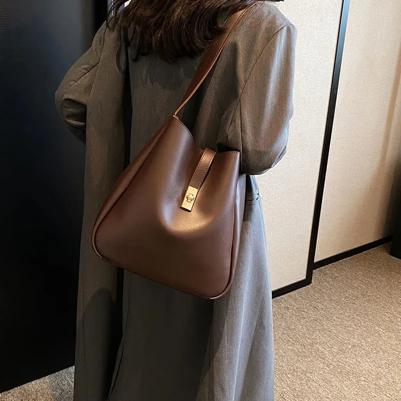 VantaLuxe™ Shoulder Bag — Own Every Room with Effortless Power and Timeless Sophistication
