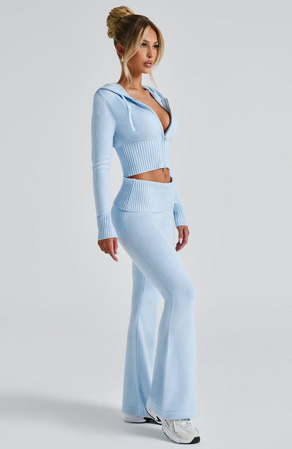LuxoraEase™ — Wrap Yourself in Cloud-Like Comfort and Own Every Moment