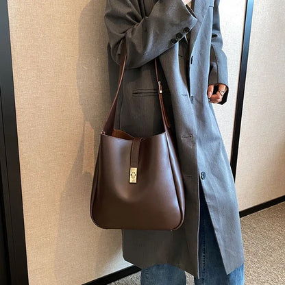 VantaLuxe™ Shoulder Bag — Own Every Room with Effortless Power and Timeless Sophistication