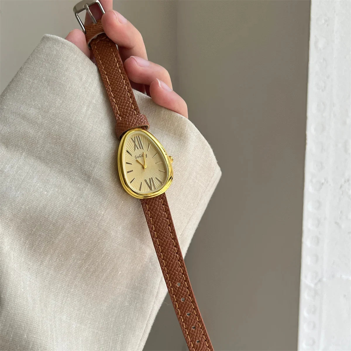 Norla — Vintage Teardrop Oval Watch with Leather Band