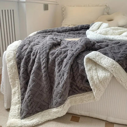 LuxeCloud™ Blanket — Your Ultimate Year-Round Hug of Heavenly Softness and Calm