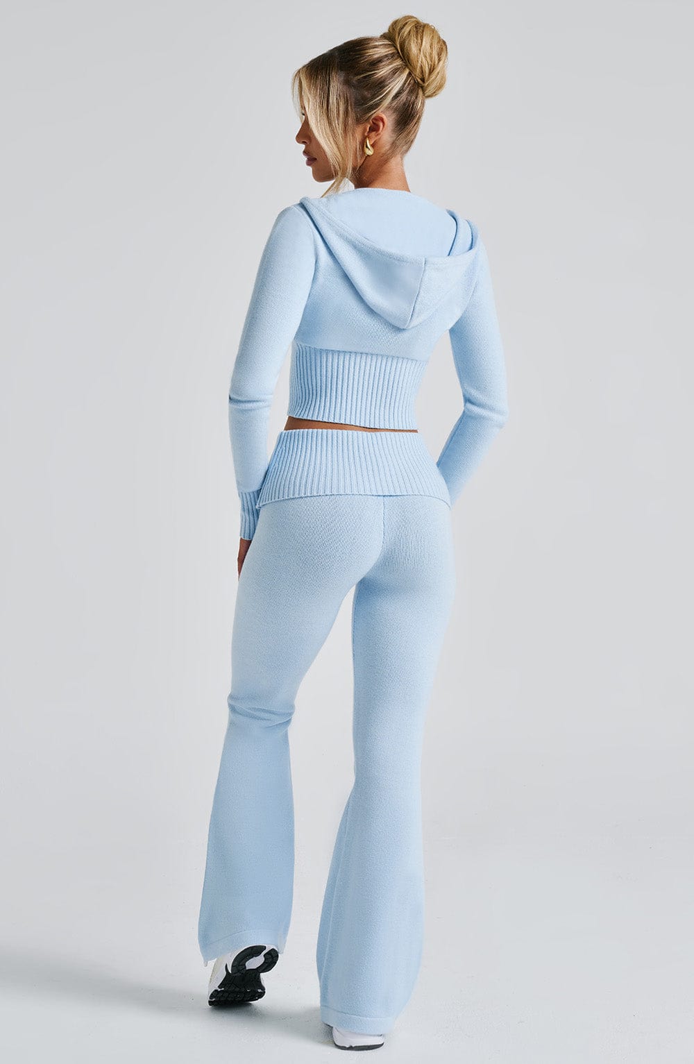 LuxoraEase™ — Wrap Yourself in Cloud-Like Comfort and Own Every Moment