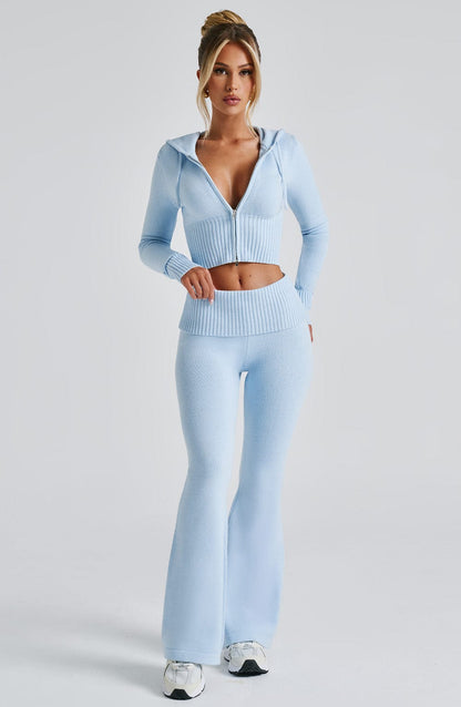 LuxoraEase™ — Wrap Yourself in Cloud-Like Comfort and Own Every Moment