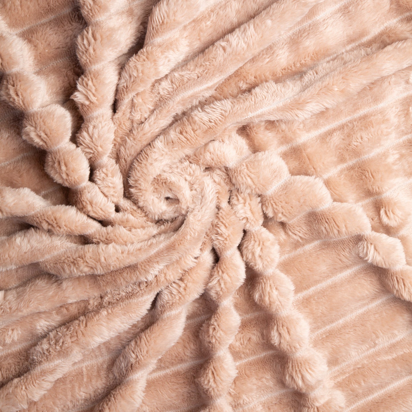 Calora — Lightweight Soft Microfiber Fleece Blanket for Everyday Comfort