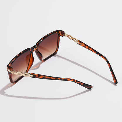 Selan — Oversized Square Sunglasses with Gold Chain-Link Arms