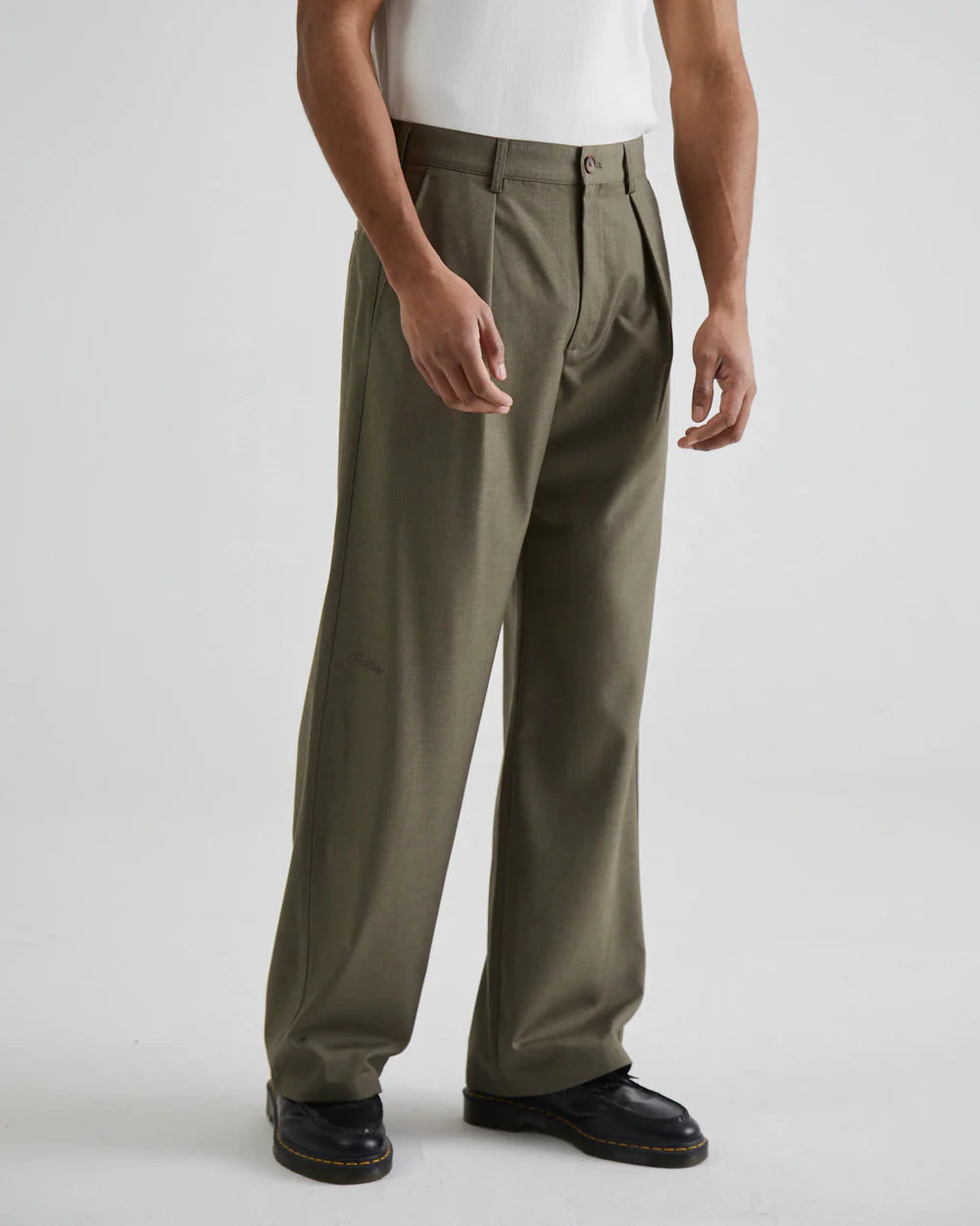 SoHo Pleated Pants™ — Stay Cool, Confident, and Sharp From Dawn to Dusk