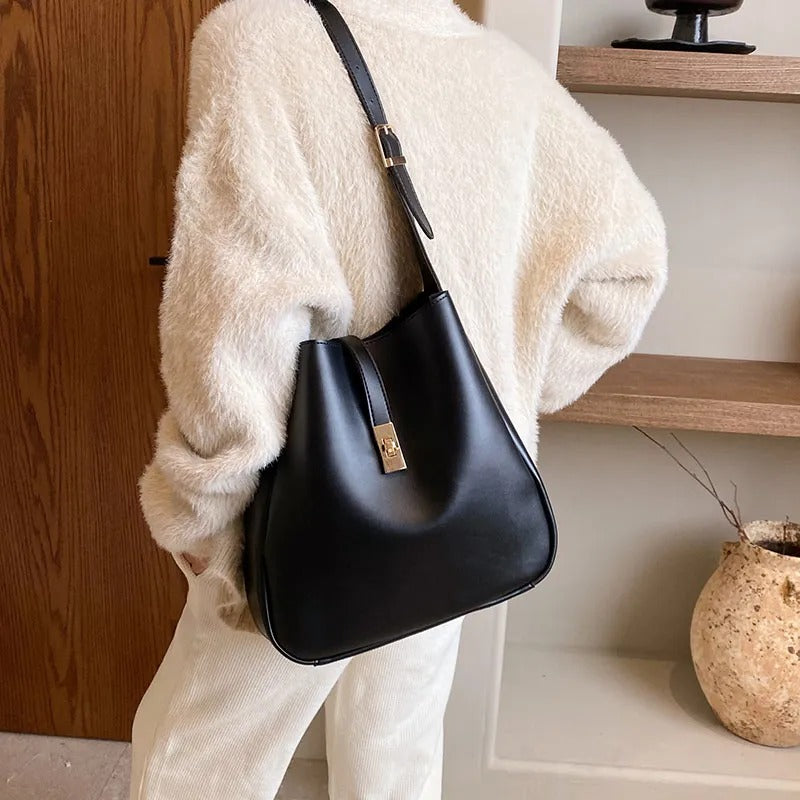 VantaLuxe™ Shoulder Bag — Own Every Room with Effortless Power and Timeless Sophistication
