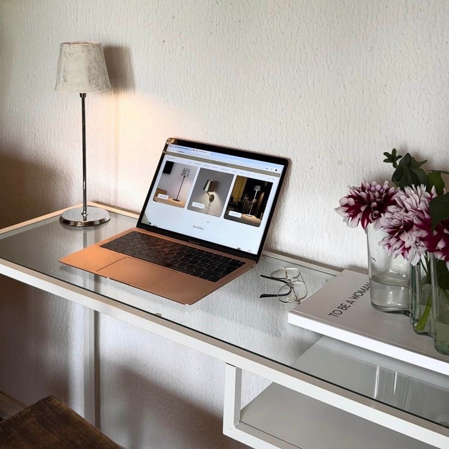 Selene™ — Transform Any Shadowy Spot into Warm, Portable Luxury Instantly