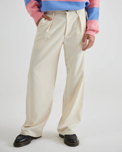SoHo Pleated Pants™ — Stay Cool, Confident, and Sharp From Dawn to Dusk
