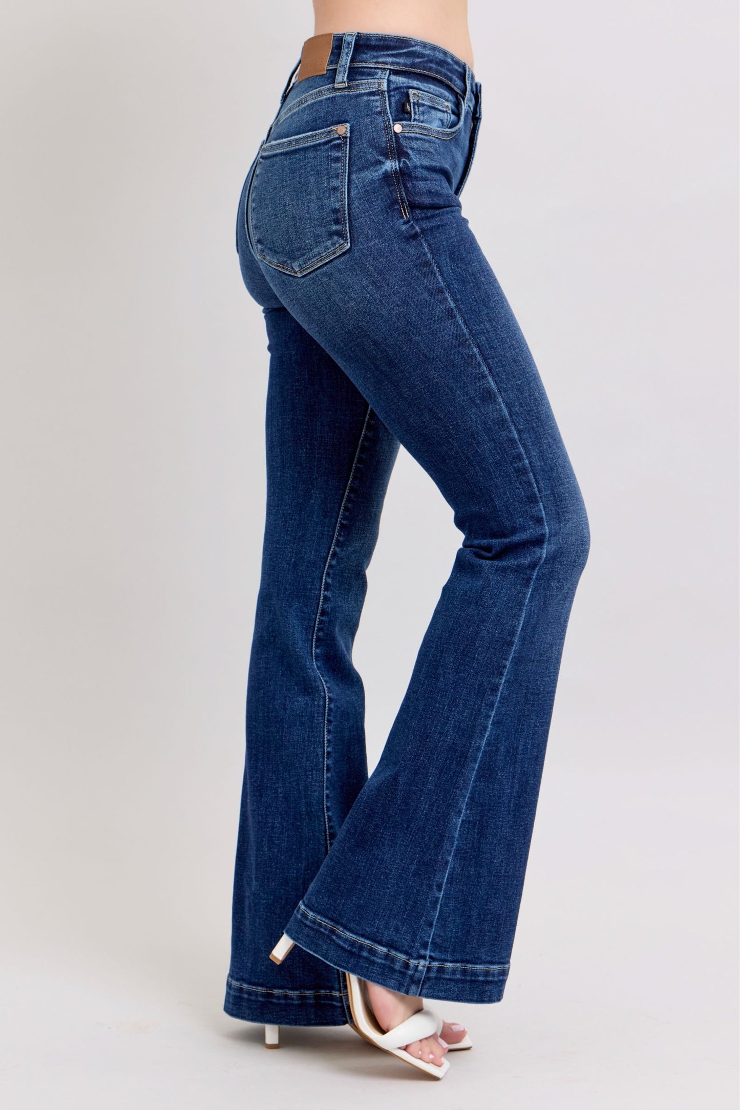 CurveMaster™ — Sculpt Stunning Silhouettes That Command Attention